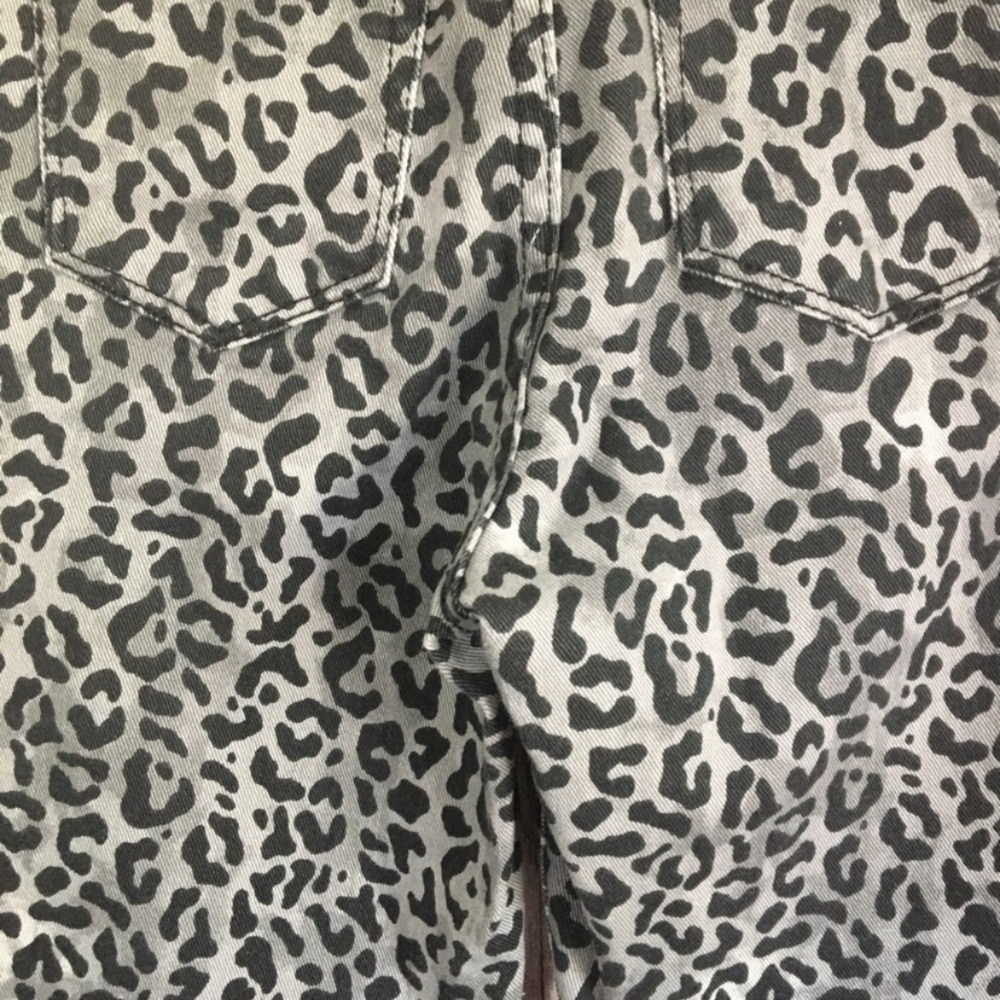 William Rast Grey Leopard High Rise Ankle Jeans - Picture 6 of 11